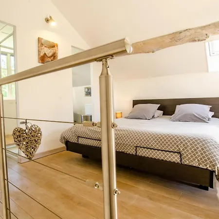 Le De L'eau Claire בית נופש Polisy